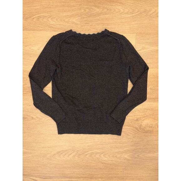 Banana Republic gray scalloped ruffle trim long sleeve sweater size small - Picture 3 of 3